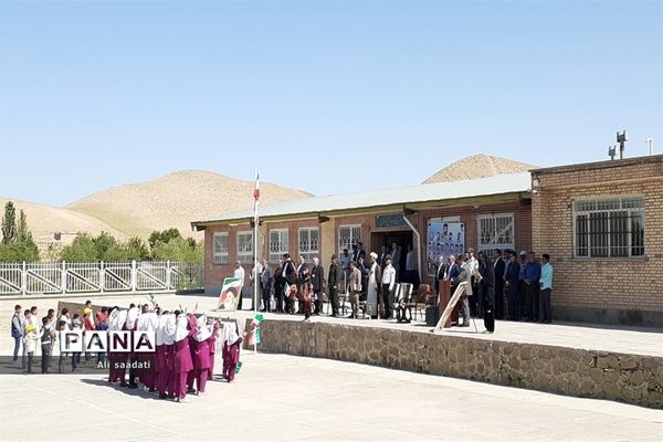 آیین افتتاحیه زمین چمن مصنوعی آموزشگاه شهید ایرانپور شهر لایین (شهرستان کلات)
