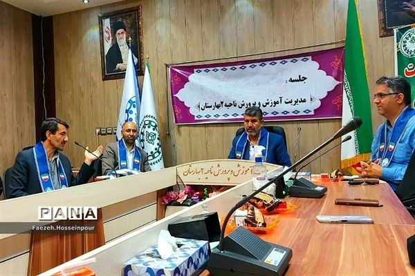 جلسه همفکری و تجلیل از مربیان پیشتاز و خبرنگاران فعال بهارستان‌دو