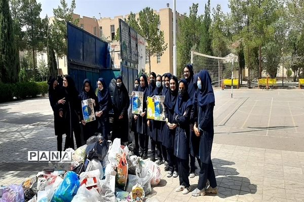 آموزش و فرهنگسازی تفکیک زباله در دبیرستان فرزانگان یزد