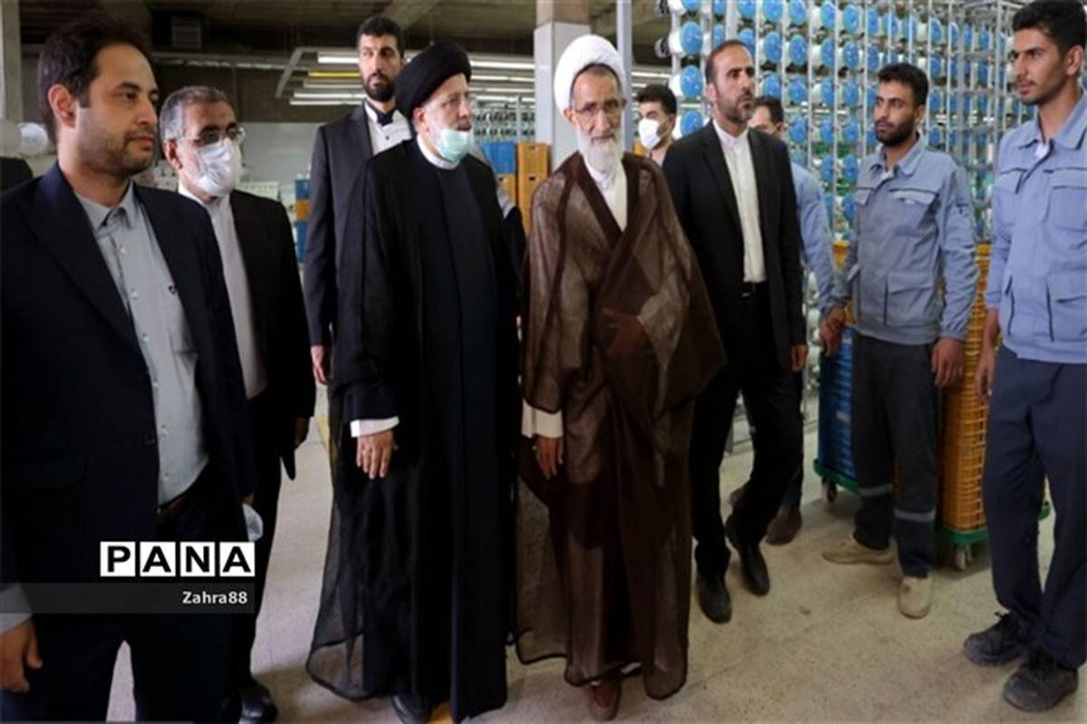 بازدید رئیس‌جمهور از بزرگترین کارخانه تولید پارچه چادر مشکی خاورمیانه