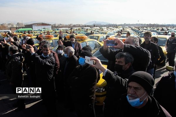 گردهمایی هزار تاکسیران در سالگرد شهادت سردار حاج قاسم سلیمانی