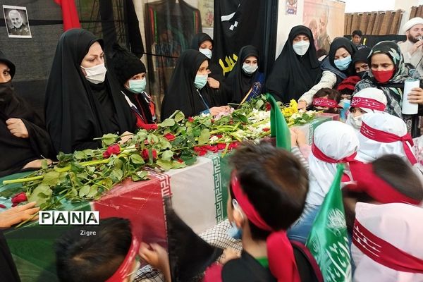 نسل سلیمانی‌ها به استقبال شهید گمنام در رودهن