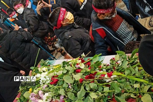 نسل سلیمانی‌ها به استقبال شهید گمنام در رودهن