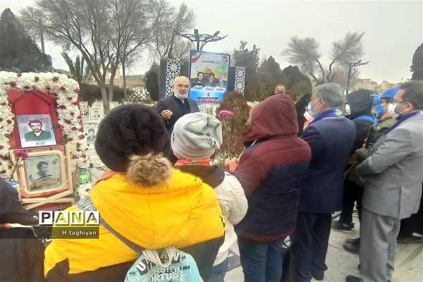 مراسم بزرگداشت دهه بصیرت در گلستان شهدای اصفهان