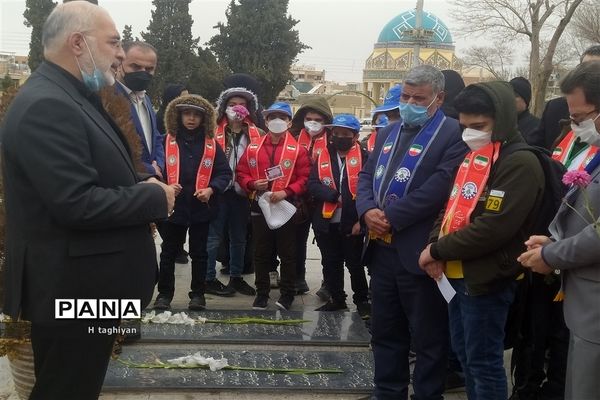 مراسم بزرگداشت دهه بصیرت در گلستان شهدای اصفهان