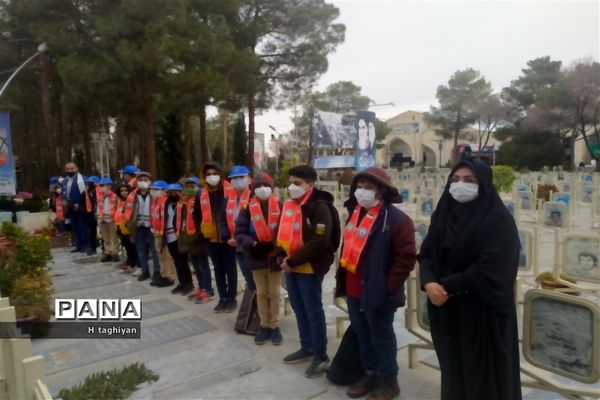 مراسم بزرگداشت دهه بصیرت در گلستان شهدای اصفهان