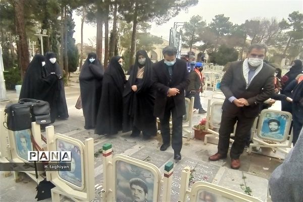 مراسم بزرگداشت دهه بصیرت در گلستان شهدای اصفهان