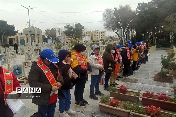 مراسم بزرگداشت دهه بصیرت در گلستان شهدای اصفهان