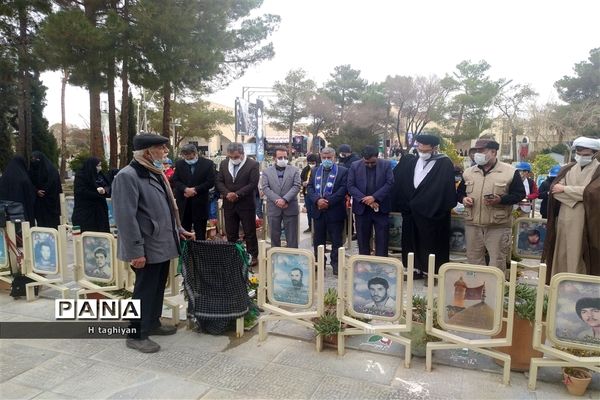 مراسم بزرگداشت دهه بصیرت در گلستان شهدای اصفهان