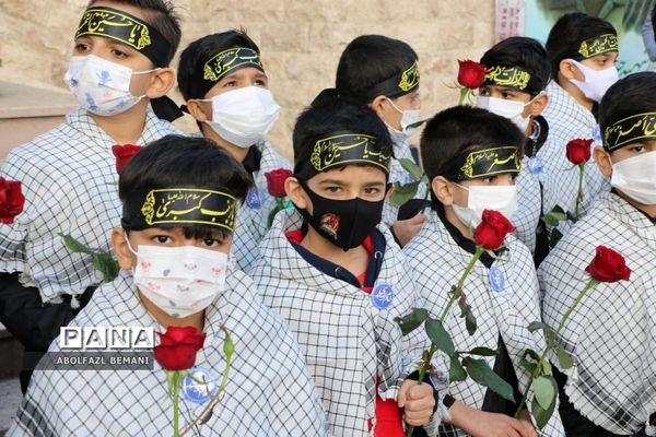 ادای احترام دانش‌آموزان مدرسه امیرکبیر قم به شهید گمنام