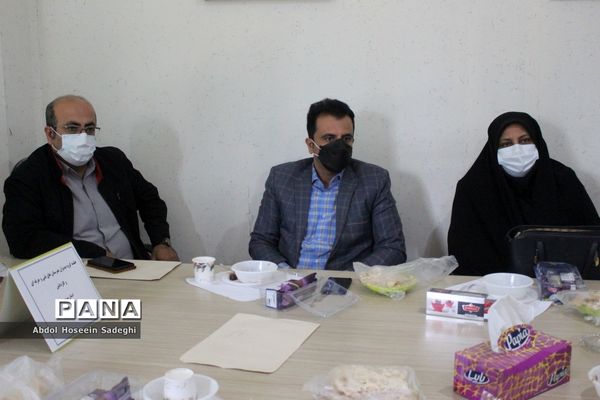 جلسه گروه مدیران هنرستان‌های فنی و حرفه‌ای و کار دانش استان بوشهر