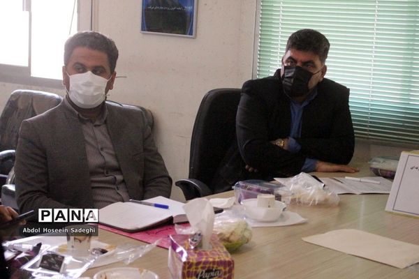 جلسه گروه مدیران هنرستان‌های فنی و حرفه‌ای و کار دانش استان بوشهر