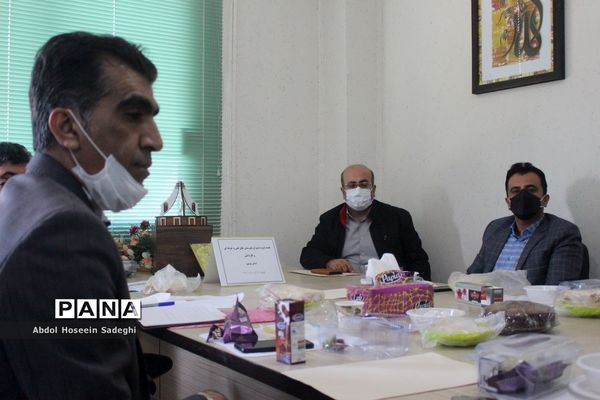 جلسه گروه مدیران هنرستان‌های فنی و حرفه‌ای و کار دانش استان بوشهر