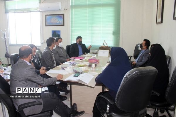 جلسه گروه مدیران هنرستان‌های فنی و حرفه‌ای و کار دانش استان بوشهر