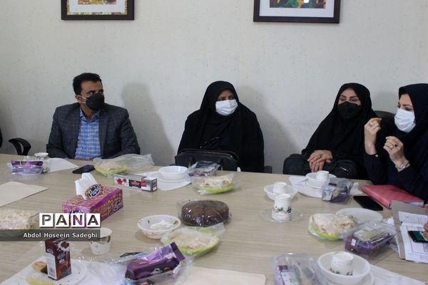 جلسه گروه مدیران هنرستان‌های فنی و حرفه‌ای و کار دانش استان بوشهر