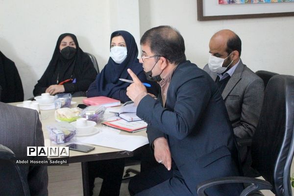 جلسه گروه مدیران هنرستان‌های فنی و حرفه‌ای و کار دانش استان بوشهر