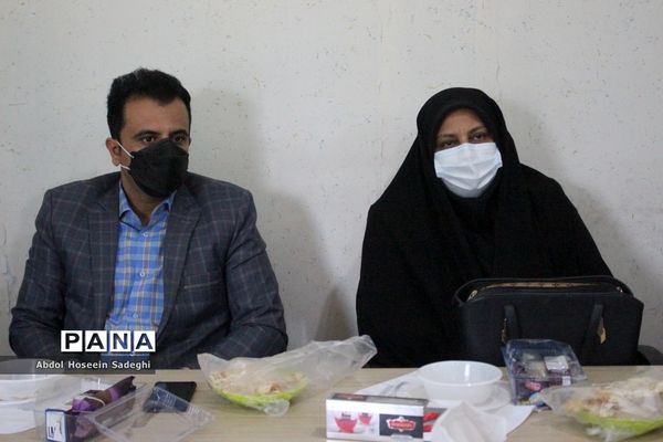 جلسه گروه مدیران هنرستان‌های فنی و حرفه‌ای و کار دانش استان بوشهر