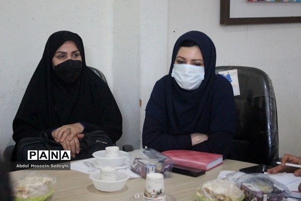 جلسه گروه مدیران هنرستان‌های فنی و حرفه‌ای و کار دانش استان بوشهر
