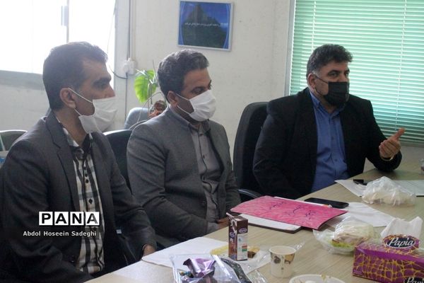 جلسه گروه مدیران هنرستان‌های فنی و حرفه‌ای و کار دانش استان بوشهر