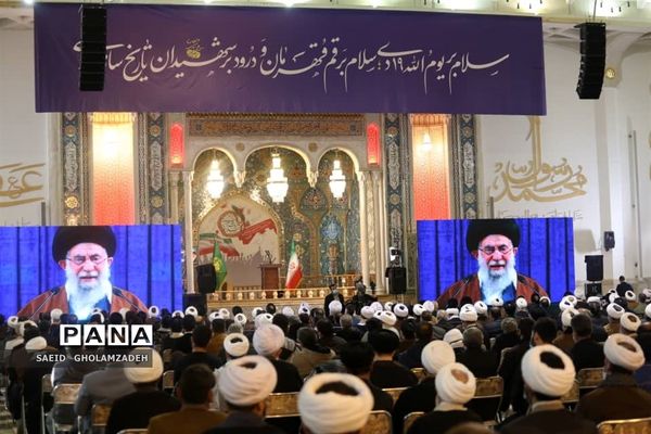 دیدار مردم قم با رهبر انقلاب در سالروز قیام 19 دی