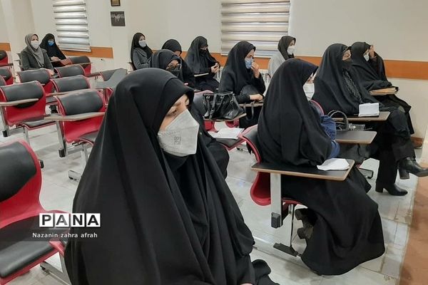 جلسه هم‌اندیشی  اتحادیه انجمن‌های اسلامی با معاونان و مربیان پرورشی در آموزش و پرورش رودهن