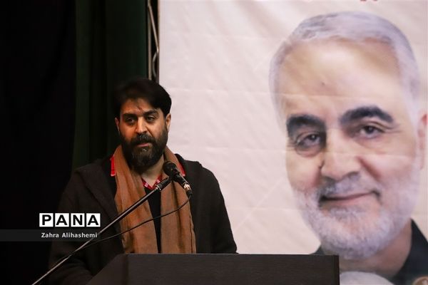 نشست مدیران سازمان دانش‌آموزی استان‌ها و مناطق شهر تهران با عوامل فیلم مرد نقره‌ای