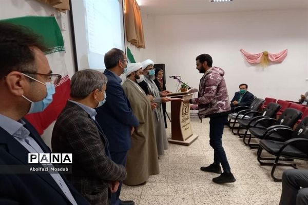 تجلیل از دانشجویان فعال دانشکده پرستاری شهرستان کاشمر