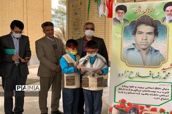 مراسم یادواره شهدا و طرح لاله‌های روشن دبستان شاهد ابرکوه