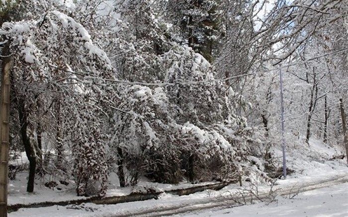 بارش ۶۰ سانتی برف در محورهای گیلان