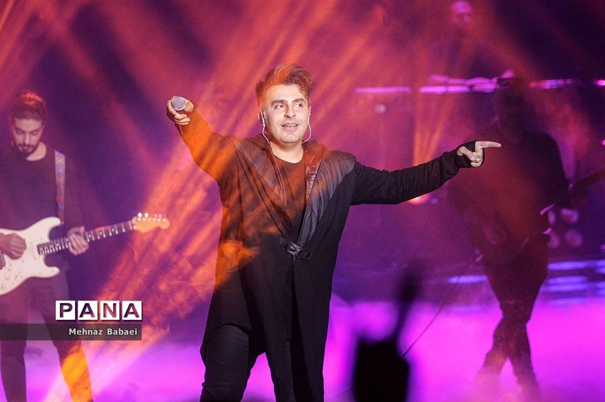 حضور تماشاگران کنسرت علیرضا طلیسچی در موزیک ویدیو «قاف»