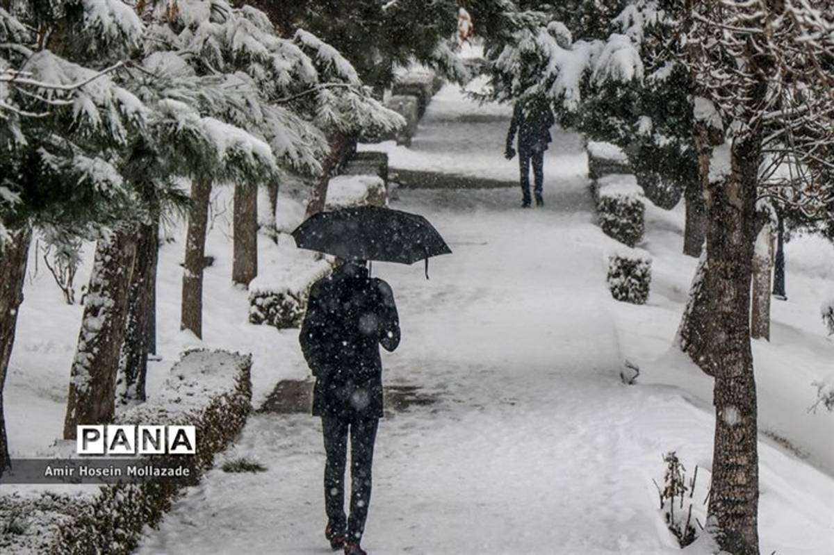 بارش برف و باران در اکثر مناطق کشور؛ دمای هوا تا ۱۲ درجه کاهش می‌یابد