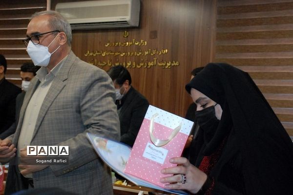 تجلیل از بانوان در اداره آموزش‌و‌پرورش ناحیه یک شهرری