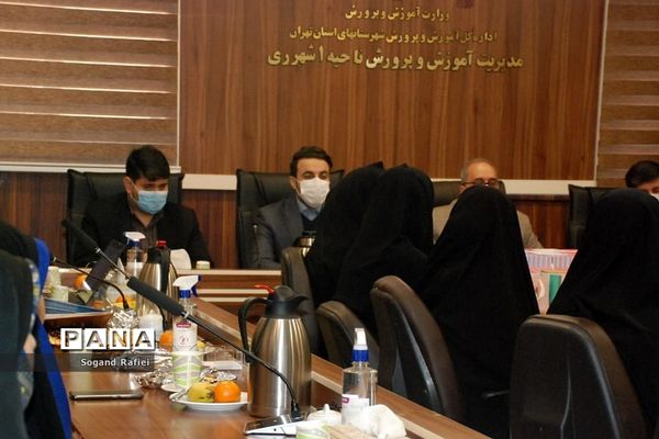 تجلیل از بانوان در اداره آموزش‌و‌پرورش ناحیه یک شهرری