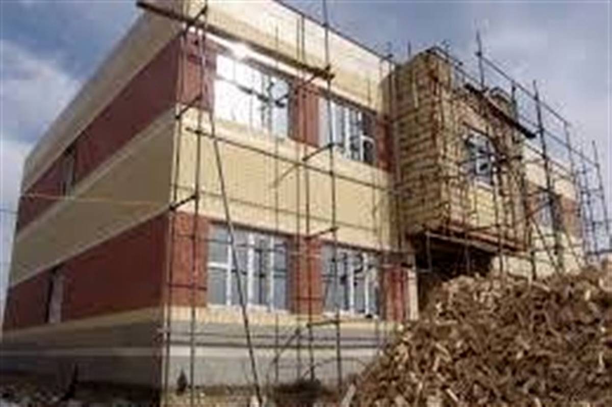 آغاز عملیات احداث مدرسه ۱۲ کلاسه جایگزین آخرین مدرسه سقف چوبی در روستای کرونی شیراز