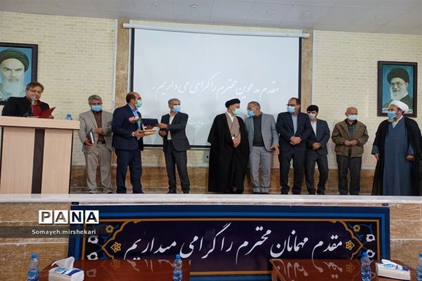 آیین تکریم و معارفه روسای سابق و جدید اداره آموزش و پرورش شهرستان نی ریز