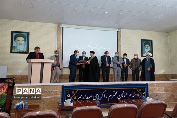 آیین تکریم و معارفه روسای سابق و جدید اداره آموزش و پرورش شهرستان نی ریز