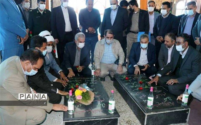 ادای احترام وزیر آموزش و پرورش به شهدای گمنام قلعه گنج استان کرمان