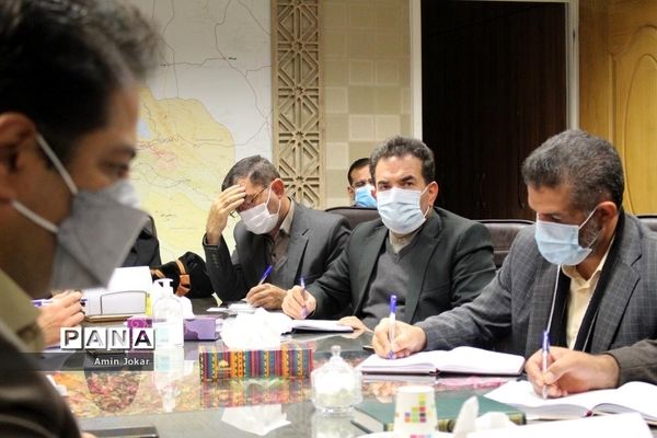 نشست هم‌اندیشی کمیته دانش‌آموزی و فرهنگیان ستاد دهه فجر استان فارس