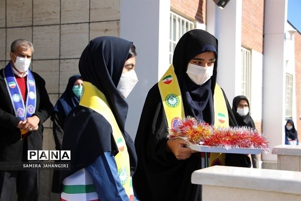 جشنواره فریادهای شادی درآموزشگاه رباب