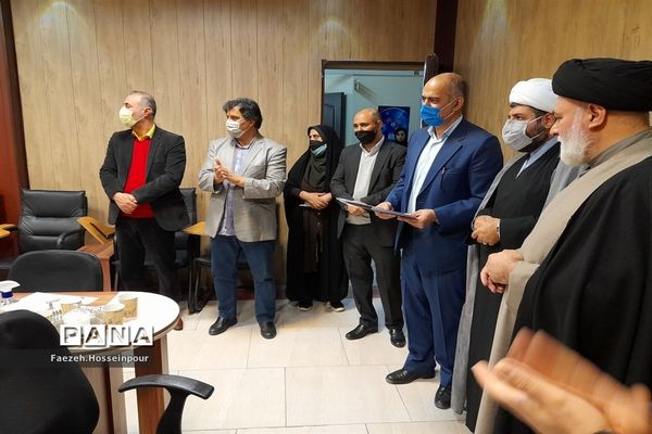 گرامیداشت روز مادر در بهارستان‌ ۲