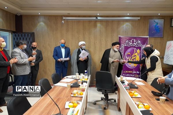 گرامیداشت روز مادر در بهارستان‌ ۲