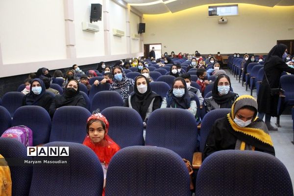 برگزاری جشن میلاد حضرت فاطمه زهرا (س) و بزرگداشت مقام زن توسط آموزشگاه استثنایی کوثر و کوشا
