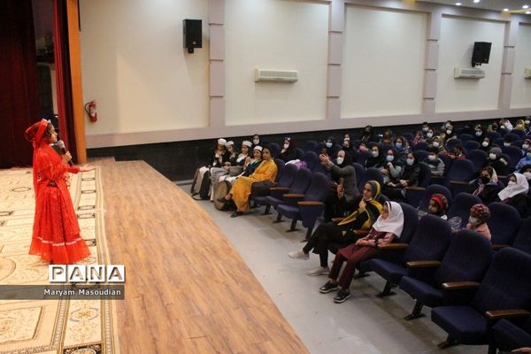 برگزاری جشن میلاد حضرت فاطمه زهرا (س) و بزرگداشت مقام زن توسط آموزشگاه استثنایی کوثر و کوشا