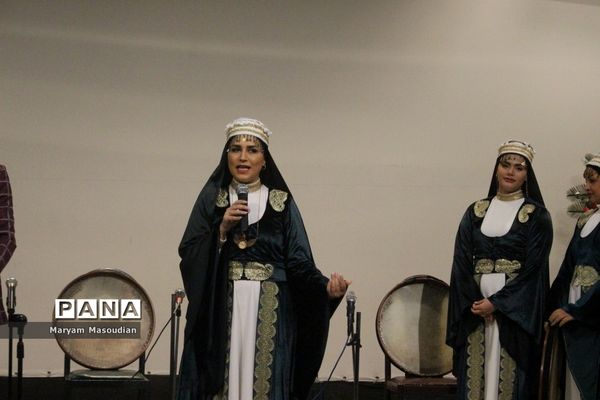 برگزاری جشن میلاد حضرت فاطمه زهرا (س) و بزرگداشت مقام زن توسط آموزشگاه استثنایی کوثر و کوشا