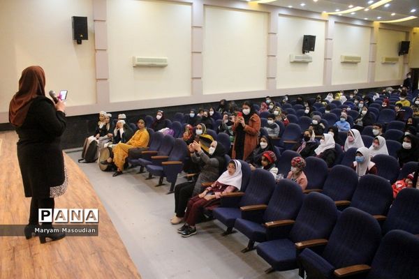 برگزاری جشن میلاد حضرت فاطمه زهرا (س) و بزرگداشت مقام زن توسط آموزشگاه استثنایی کوثر و کوشا
