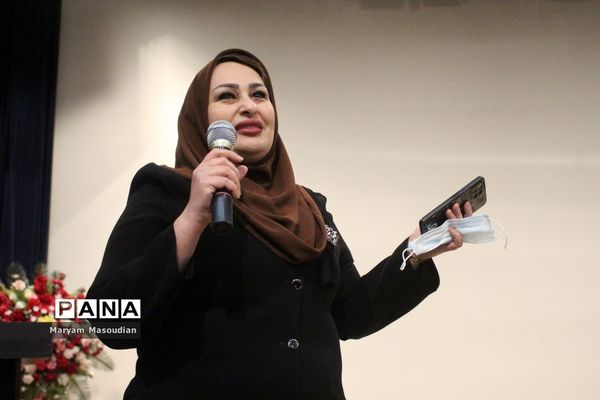 برگزاری جشن میلاد حضرت فاطمه زهرا (س) و بزرگداشت مقام زن توسط آموزشگاه استثنایی کوثر و کوشا