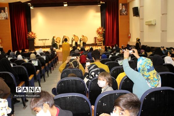برگزاری جشن میلاد حضرت فاطمه زهرا (س) و بزرگداشت مقام زن توسط آموزشگاه استثنایی کوثر و کوشا