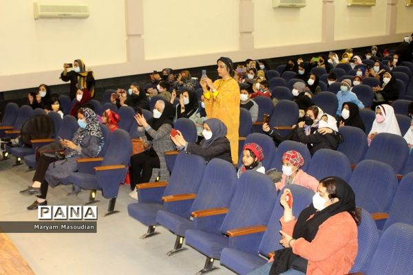برگزاری جشن میلاد حضرت فاطمه زهرا (س) و بزرگداشت مقام زن توسط آموزشگاه استثنایی کوثر و کوشا