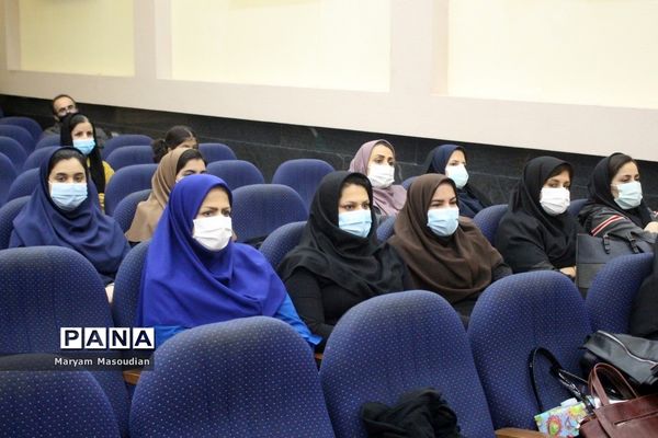 برگزاری جشن میلاد حضرت فاطمه زهرا (س) و بزرگداشت مقام زن توسط آموزشگاه استثنایی کوثر و کوشا