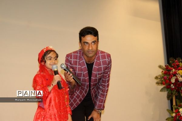 برگزاری جشن میلاد حضرت فاطمه زهرا (س) و بزرگداشت مقام زن توسط آموزشگاه استثنایی کوثر و کوشا